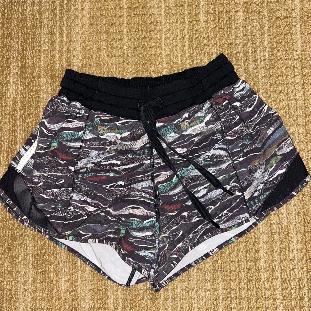 Lululemon Hotty Hot Shorts 2.5”